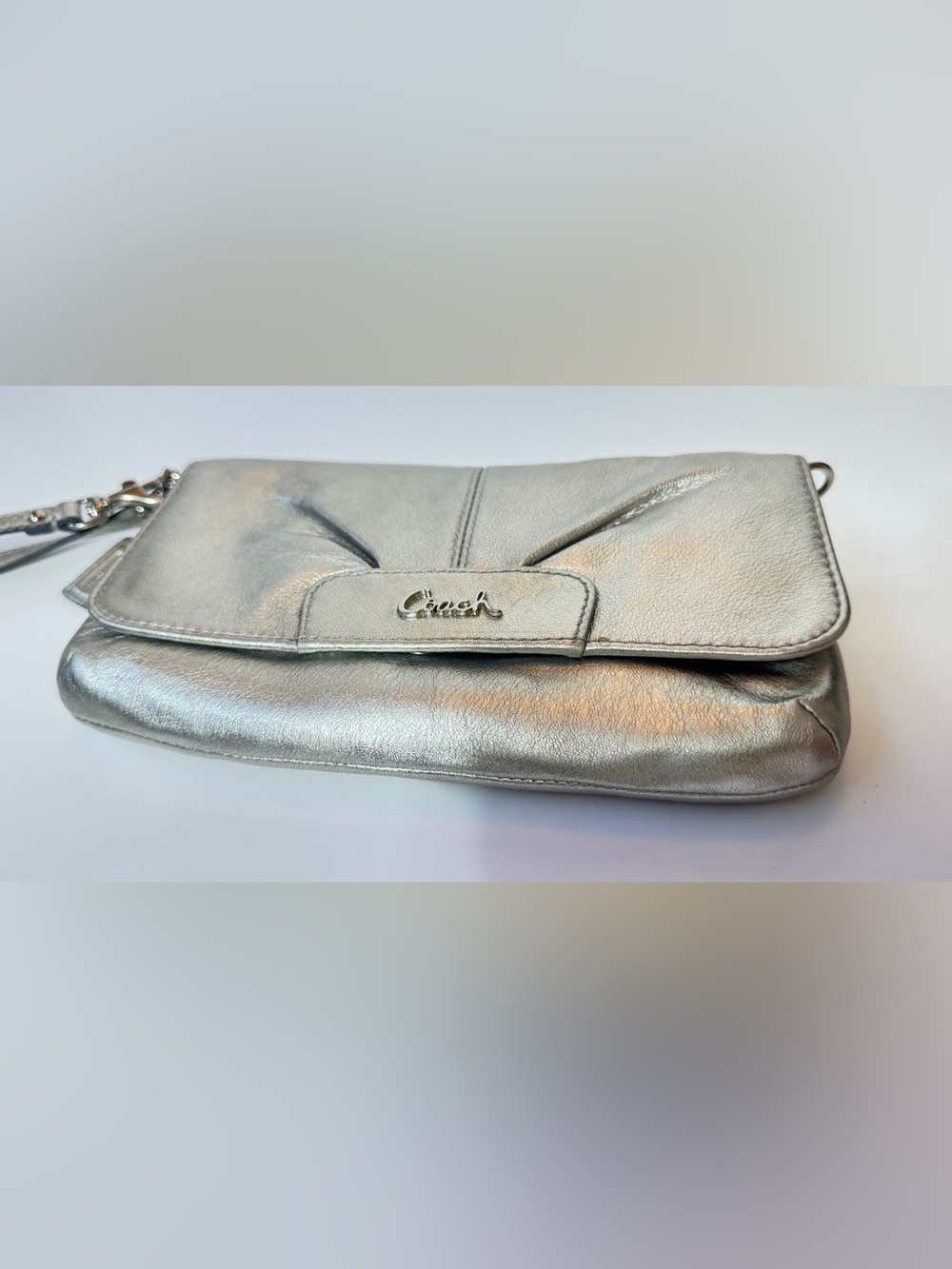 Vintage Coach Silver Metallic Leather Wristlet Clutch - Picture 3 of 11